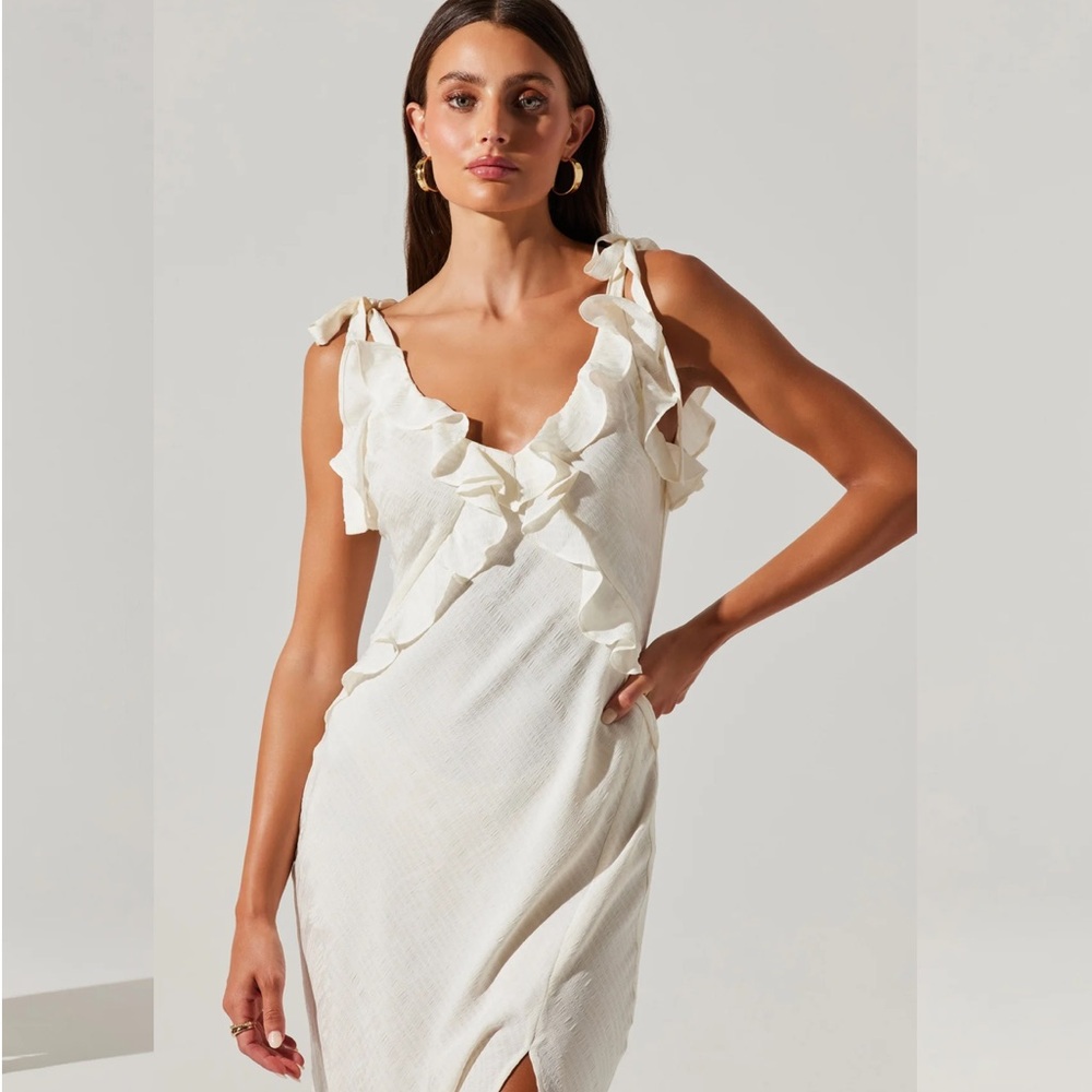 ASTR the label - White ruffle dress